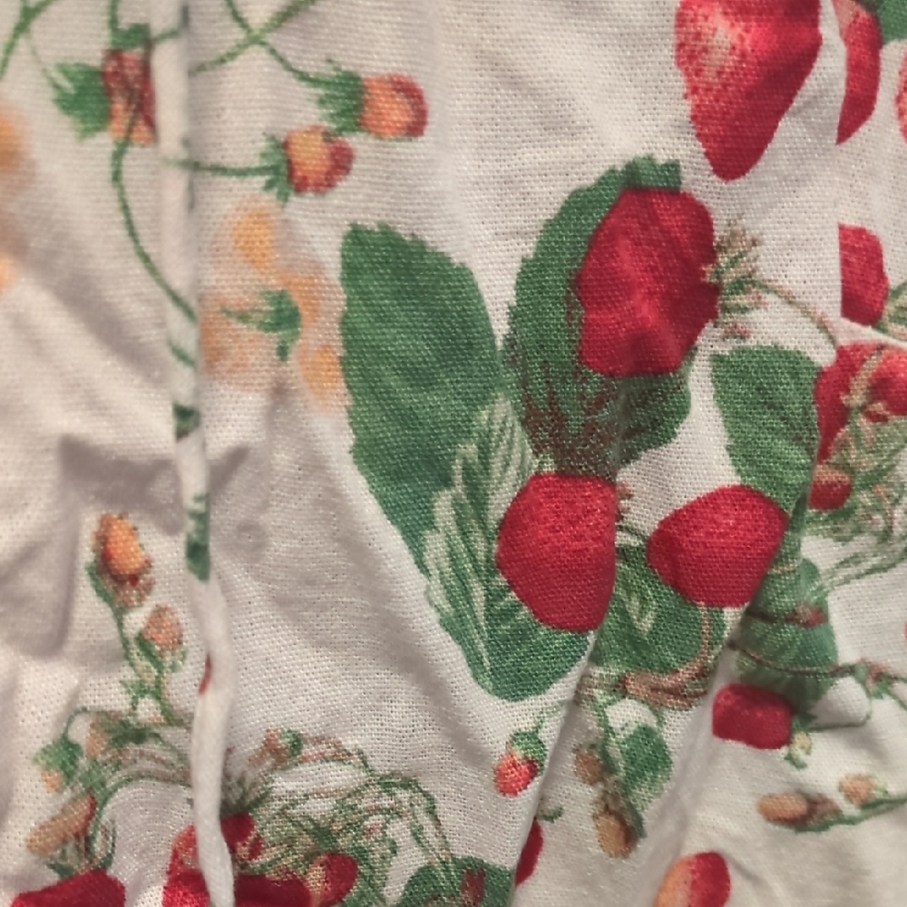 C&C California White Strawberry Print Short Sleeve Blouse - Picture 4 of 7